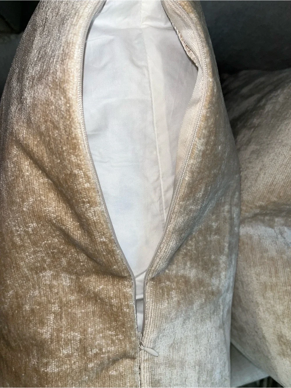 1-NWT CALDEIRA CHAMPAGNE GOLD CHENILLE VELVET LUXURY DECORATIVE PILLOW
